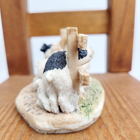 Vintage United Design Corp. Piglets Looking Through the Fence - Picture 2 of 6